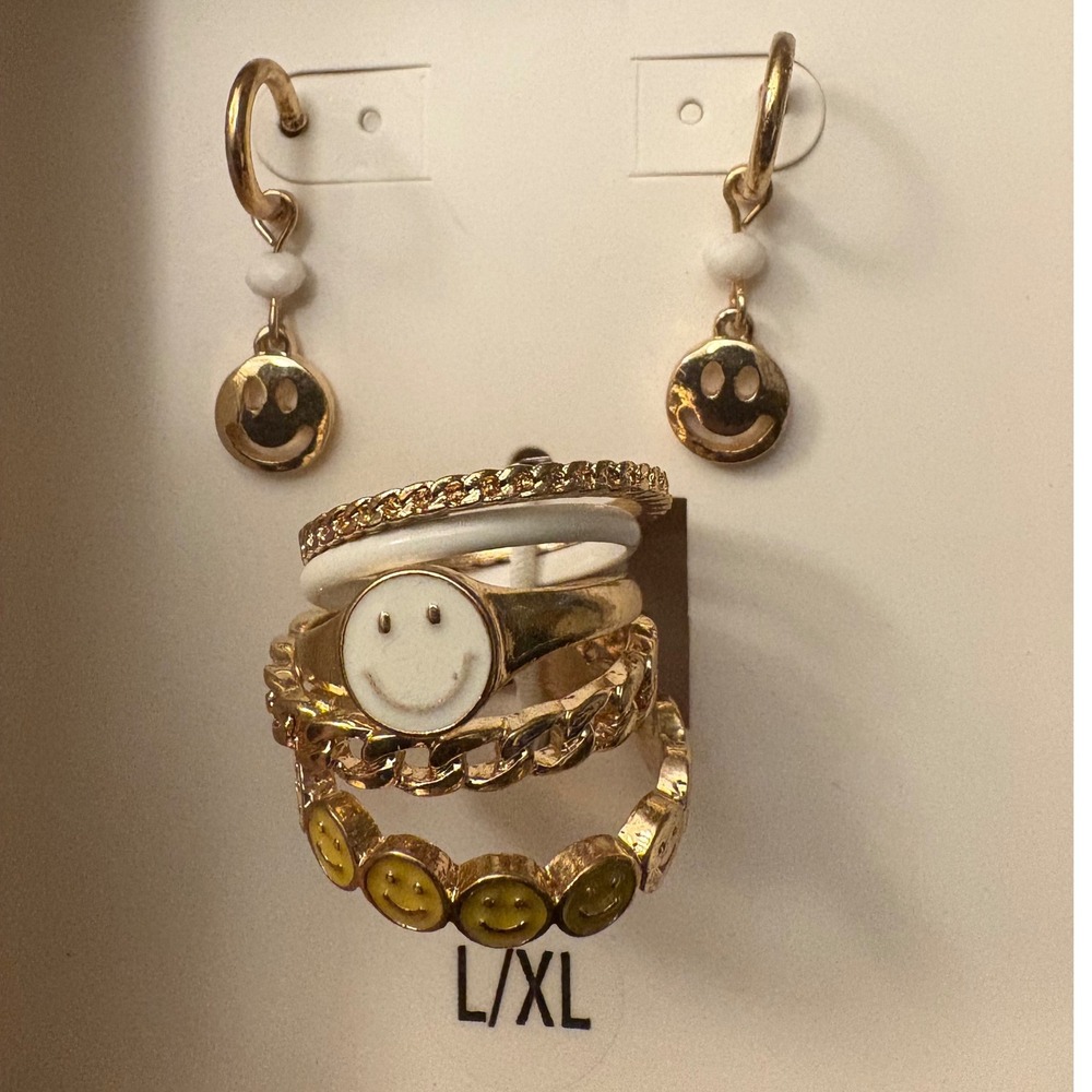 Claire's Y2K Smile Face Rings and‎ Earrings Set - Gold Tone - Size L/XL - Picture 2 of 3